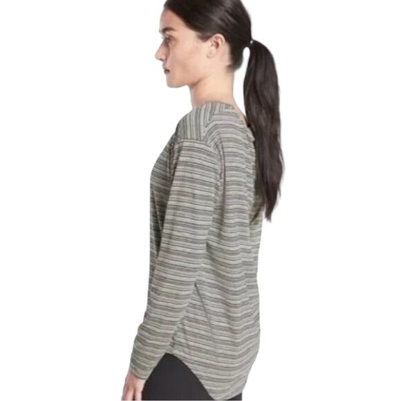 NWT Athleta Cloudlight Stratus Striped Long Sleeve Top Women's Medium Activewear - Picture 3 of 11